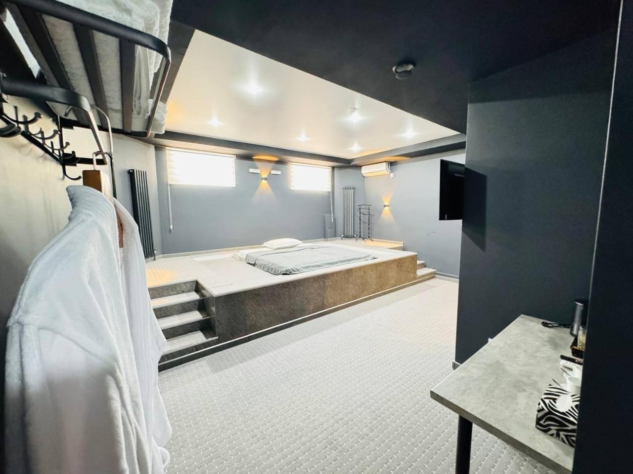 King Hotel أكتوبي المظهر الخارجي الصورة