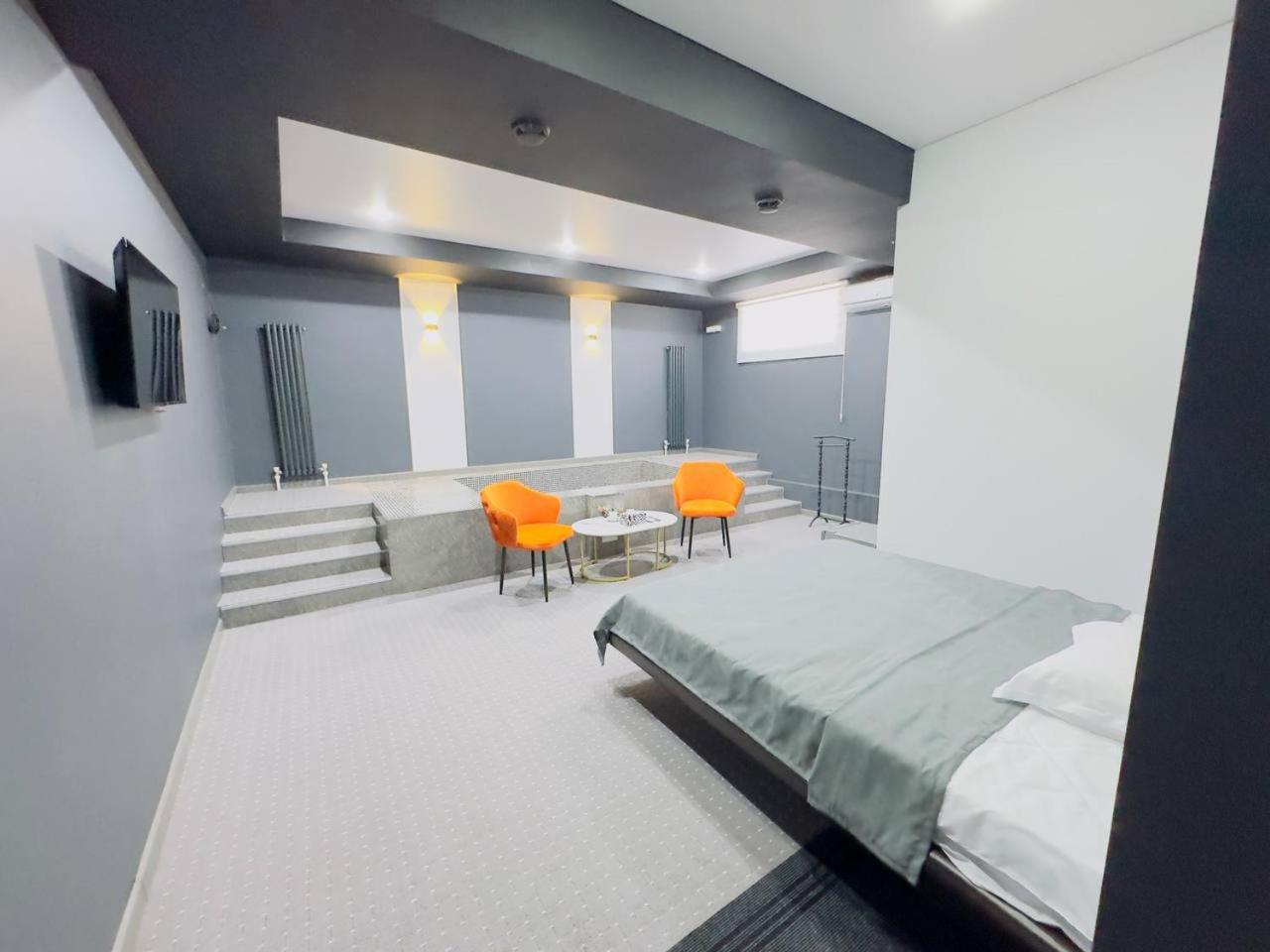 King Hotel أكتوبي المظهر الخارجي الصورة